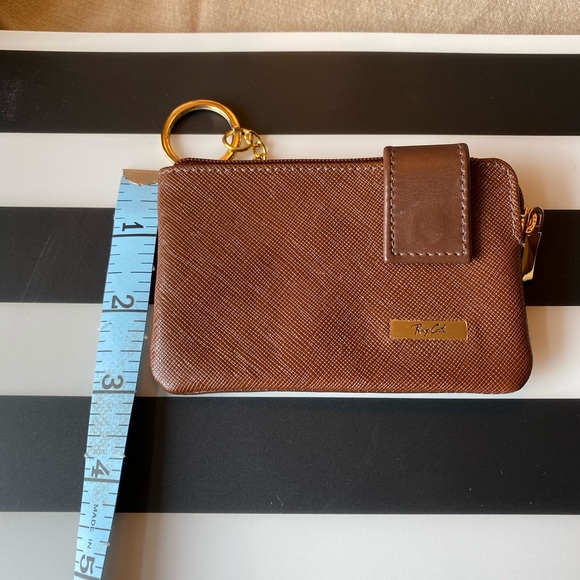 Key chain card holder and coin holder - Picture 7 of 7